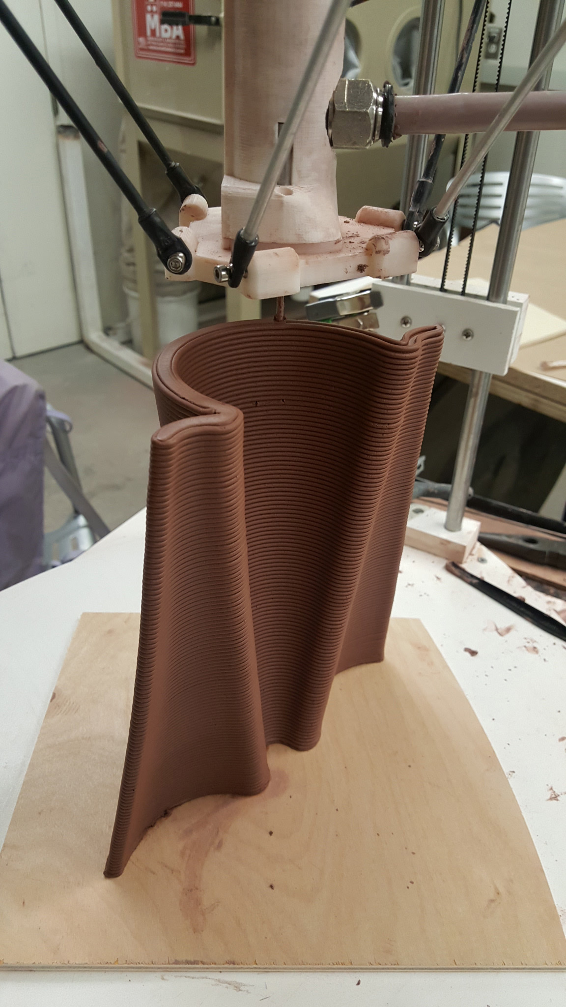 Robotic arm printing a cantilevered wall